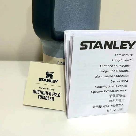 Stanley Silver Tumbler with Handle 30 ounce‎ - Picture 5 of 9